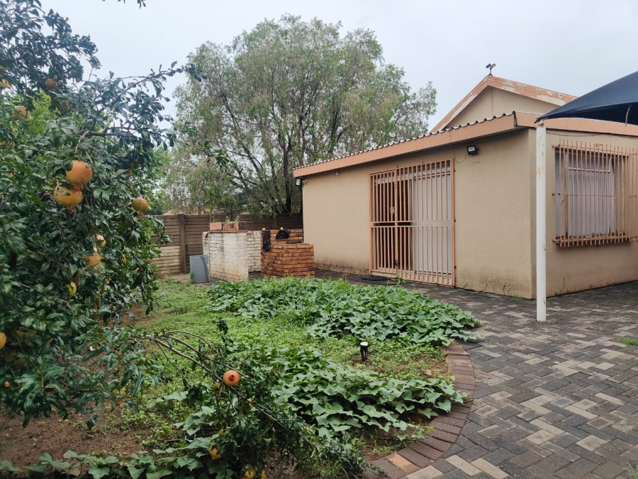 To Let 4 Bedroom Property for Rent in Vaalpark Free State